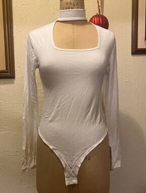 MANGOPOP Mock Neck Square Cutout Long Sleeve Bodysuit White NWT Size L